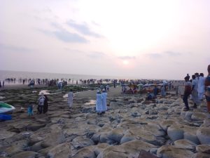 কুয়াকাটায় ঈদের আনন্দে পর্যটকদের ঢল 