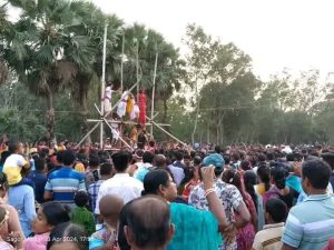 শ্যামনগরে শতবর্ষে গিরিধরের চড়ক মেলা
