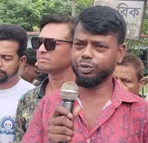 রাজাপুরে পল্লী বিদ্যুৎ এর ভুতুড়ে বিল ও নানা অনিয়মের বিরুদ্ধে গ্রাহকদের মানববন্ধন