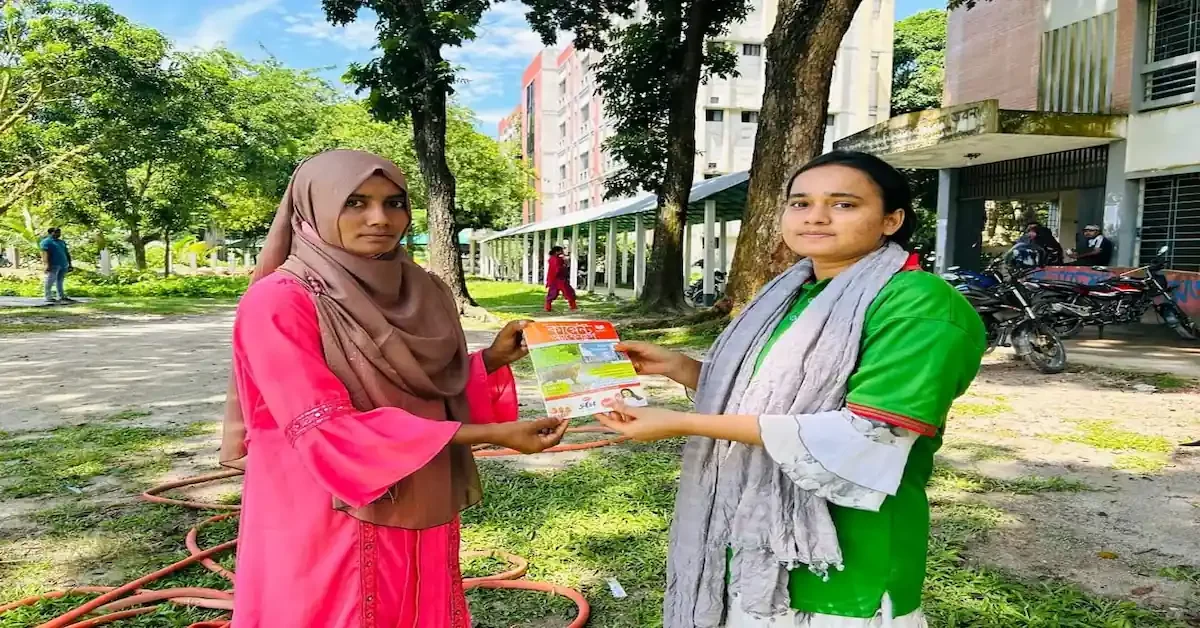 কুড়িগ্রাম সরকারি কলেজে গ্রীন ভয়েসের সাপ্তাহিক পাঠচক্র প্রয়াসে শিক্ষার্থীদের আলোচনার মুহূর্ত।