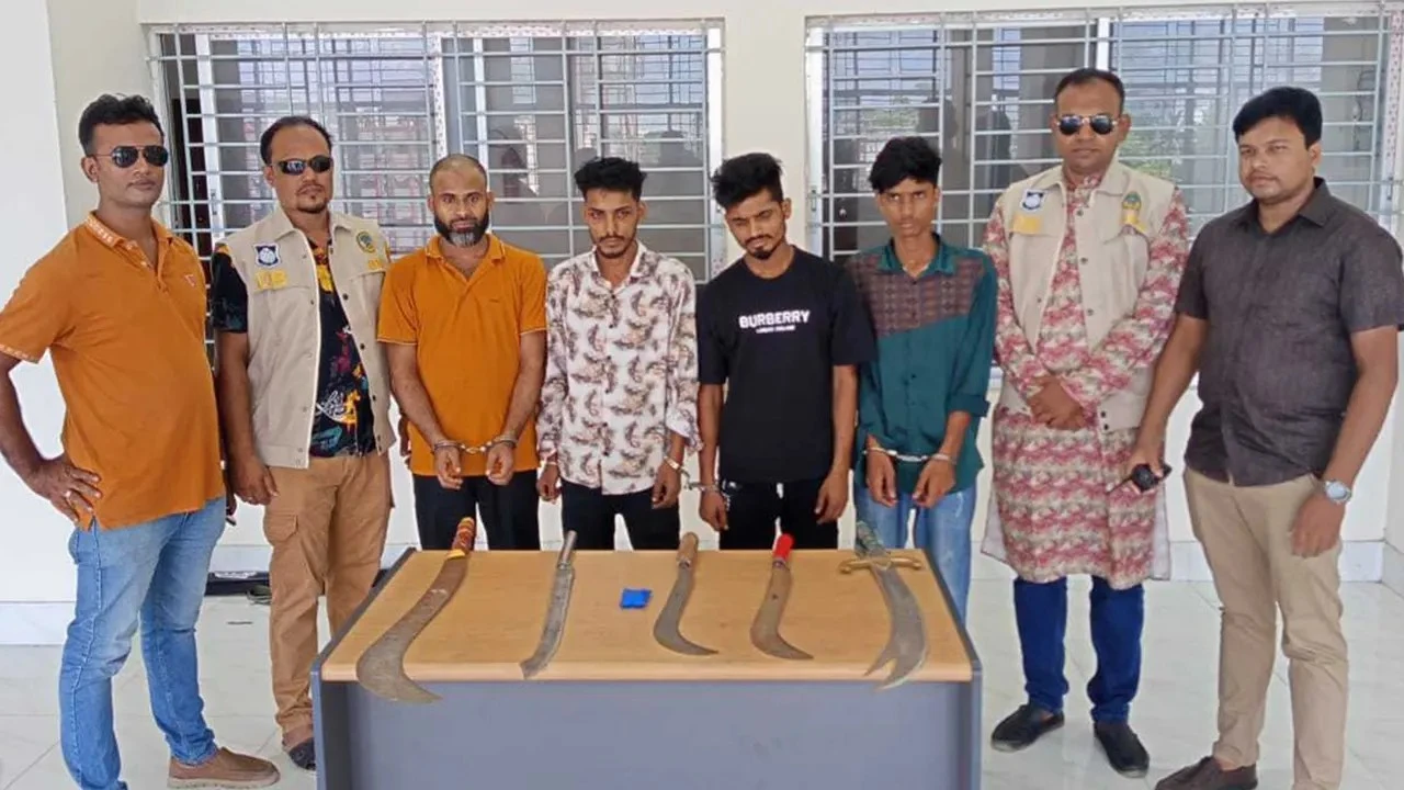 "শীর্ষ সন্ত্রাসী" রাসেল ও তার তিন সহযোগী গ্রেফতার