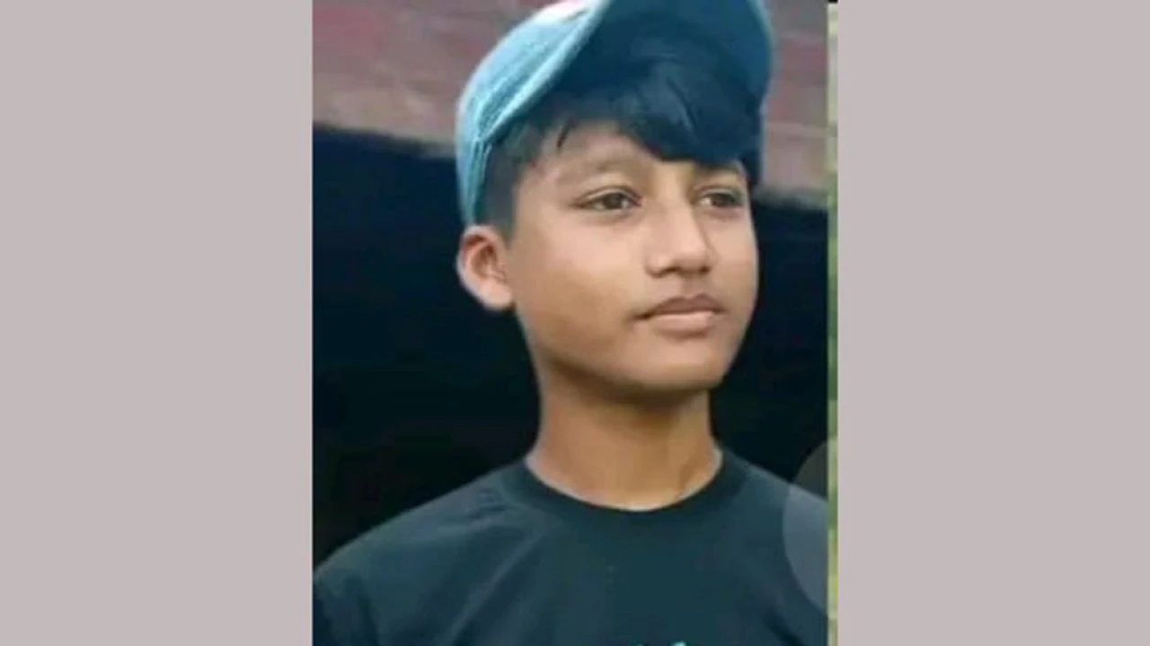 মব সৃষ্টি করে বাবা-মায়ের সামনেই কিশোরকে পিটিয়ে হত্যা