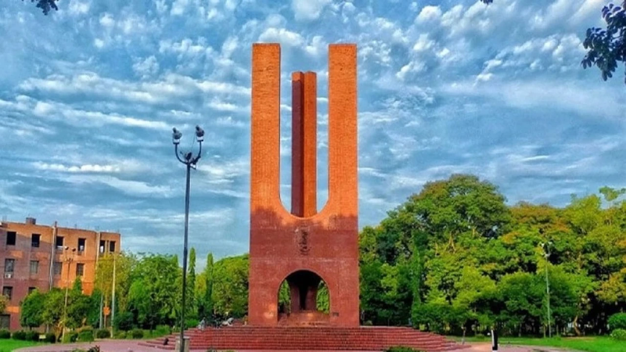 ৩৩ বছর পর গণতন্ত্রের রঙে রাঙা জাবি ক্যাম্পাস