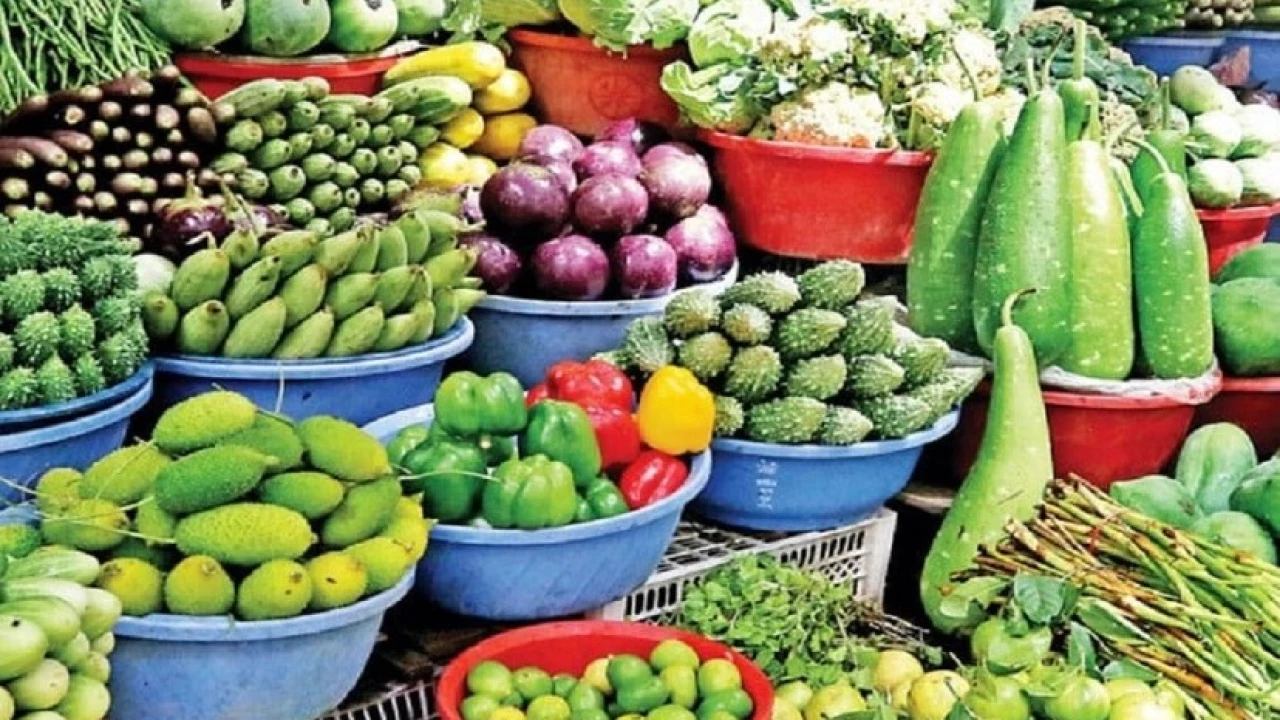 সবজির আগুনে ঘামছে ক্রেতা