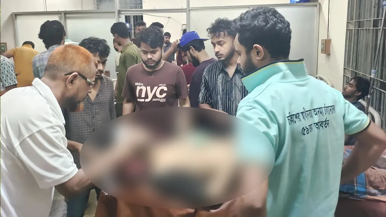 স্থানীয়দের সঙ্গে চবি শিক্ষার্থীদের রাতভর সংঘর্ষ, আহত অর্ধশতাধিক