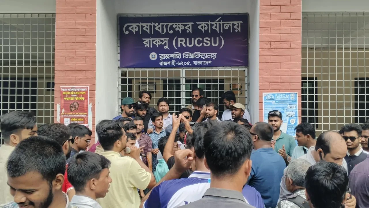 নবীন শিক্ষার্থীদের ভোটার তালিকায় অন্তর্ভুক্তির দাবিতে ছাত্রদলের অবস্থান