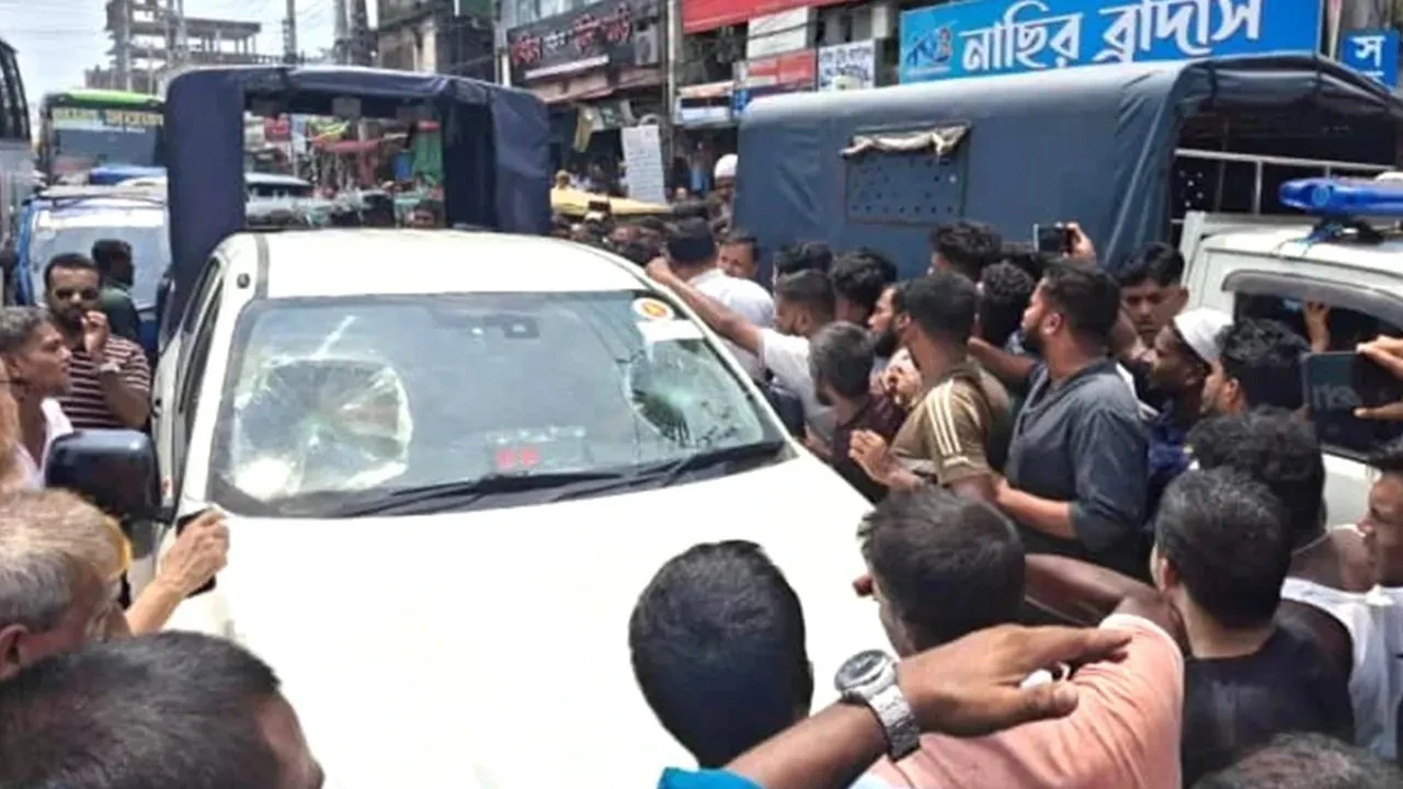 উচ্ছেদ অভিযানে যাওয়া ম্যাজিস্ট্রেটের গাড়ি ভাঙচুর