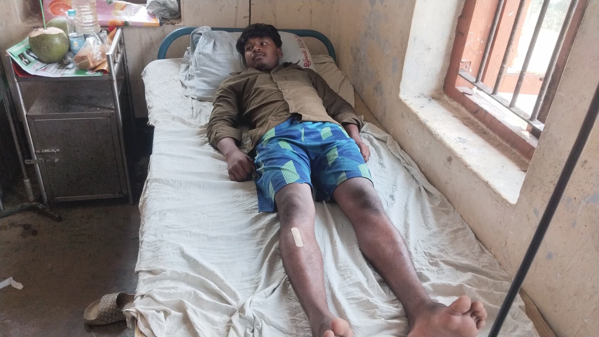 রাজাপুরে পরকীয়ায় বাঁধা দেওয়ায় শিক্ষার্থীকে নির্যাতন