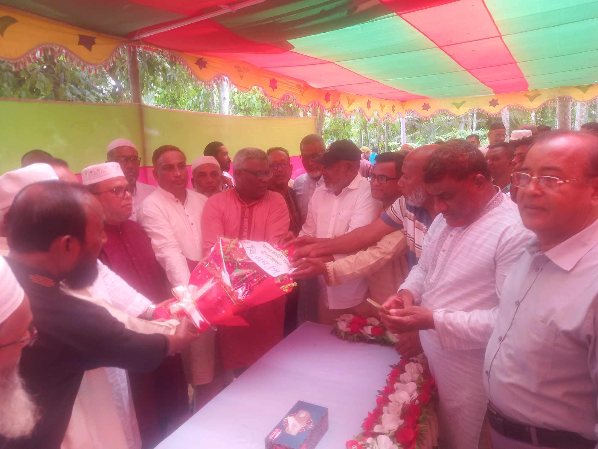 ঝালকাঠি জেলা বিএনপির পক্ষ থেকে ডাঃ জিয়া উদ্দিন হায়দারকে ফুলেল শুভেচ্ছা