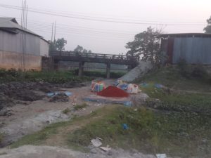 কুড়িগ্রামে জলাবদ্ধতা নিরসনকল্পে ব্রীজের নিচের অবকাঠামো নির্মাণ বন্ধের দাবি এলাকাবাসীর