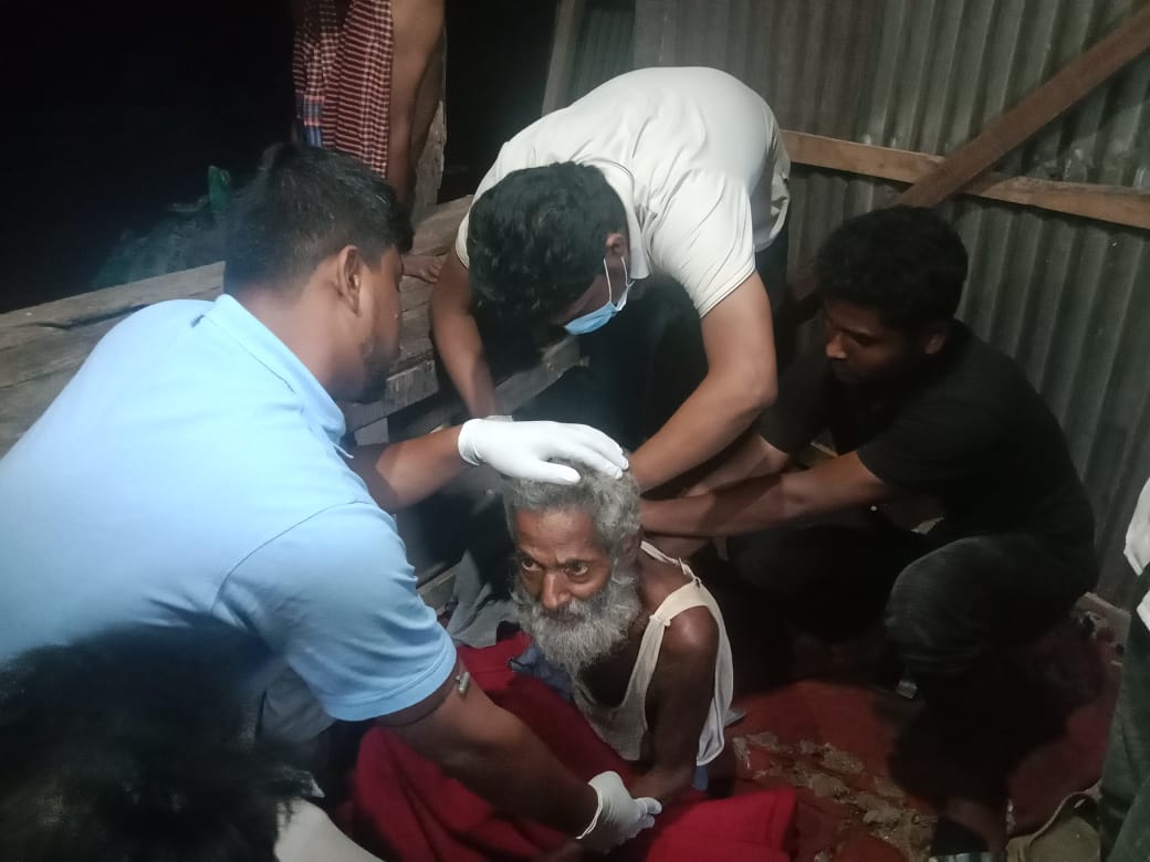 কুকুরের কামড়ের শিকার মানসিক ভারসাম্যহীন ব্যক্তির চিকিৎসার দায়িত্ব নিলেন দীঘিনালার ইউএনও
