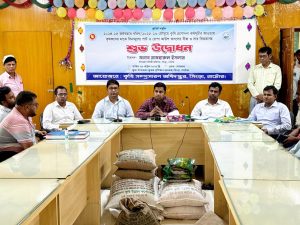 সিংড়ায় ২৭৬০ জন কৃষক পেল বিনামূল্যে সার ও বীজ
