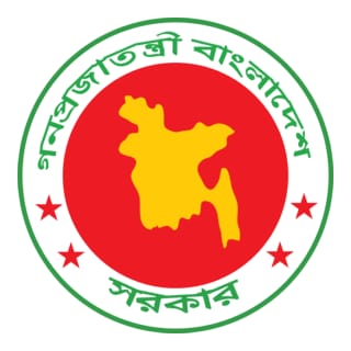 পবিত্র ঈদুল আজহা উপলক্ষে দেশের মানুষকে স্বস্তির খবর দিল সরকার। এবারের কোরবানির ঈদে মিলছে টানা ১০ দিনের ছুটি। আজ মঙ্গলবার (৬ মে) সচিবালয়ে অন্তর্বর্তী সরকারের উপদেষ্টা পরিষদের বৈঠকে এই সিদ্ধান্ত নেওয়া হয়। বিষয়টি নিশ্চিত করেছেন প্রধান উপদেষ্টার প্রেস সচিব শফিকুল আলম। সামাজিক যোগাযোগমাধ্যমে দেওয়া এক পোস্টে শফিকুল আলম লেখেন, “জনগণের যাতায়াত, পশু পরিবহন, কোরবানির প্রস্তুতি এবং ঈদের আনন্দ নির্বিঘ্ন করতে ১০ দিনের ছুটি ঘোষণা করা হয়েছে।” পরে আবাসন নিউজ২৪.কমকে তিনি বিষয়টি আনুষ্ঠানিকভাবেও নিশ্চিত করেন। সরকারি ছুটি নিয়ে সাধারণ মানুষের সব সময়ই আগ্রহ থাকে। গত ঈদুল ফিতরে যেমন টানা ৯ দিনের ছুটি উপভোগ করেছে দেশবাসী। তখন ২৮ মার্চ থেকে ৫ এপ্রিল পর্যন্ত ছুটি ছিল। ২৬ মার্চ মহান স্বাধীনতা দিবসের ছুটি, এরপর ২৭ মার্চ অফিস খোলা ছিল মাত্র একদিন। এরপর শুরু হয়েছিল ঈদের ছুটির আনন্দযাত্রা। এবারের ঈদুল আজহায় ছুটি আরও এক দিন বেশি। অর্থাৎ ঈদের আগে ও পরে মিলে ১০ দিন ছুটি থাকায় স্বস্তির নিঃশ্বাস ফেলছেন কর্মজীবীরা। অনেকেই ইতিমধ্যে গ্রামের বাড়ির ট্রেন, বাস বা লঞ্চের টিকিট বুকিং নিয়ে ভাবনায় পড়ে গেছেন। বিশেষ করে যারা ঢাকায় থাকেন কিন্তু পরিবার-পরিজন রয়েছেন মফস্বলে, তাদের জন্য এ দীর্ঘ ছুটি যেন এক ধরনের আশীর্বাদ। সরকার বলছে, এই সিদ্ধান্তের পেছনে মূল লক্ষ্যই হলো ঈদের সময় মানুষ যেন নির্বিঘ্নে বাড়ি যেতে পারে, কোরবানির গরু-ছাগল আনতে পারে, আর পরিবার নিয়ে যেন শান্তিতে সময় কাটাতে পারে। দেশের পরিবহন খাত, পশুর হাট এবং নিরাপত্তাব্যবস্থাও এই ছুটিকে সামনে রেখে বিশেষভাবে প্রস্তুত করা হবে বলে সংশ্লিষ্ট সূত্রে জানা গেছে। সরকারি প্রজ্ঞাপন দিয়ে ছুটির নির্দিষ্ট দিনক্ষণ খুব শিগগিরই জানানো হবে। তবে ইতোমধ্যেই দেশজুড়ে মানুষের মধ্যে ঈদের আমেজ আরও গভীর হয়েছে এই ঘোষণা ঘিরে।