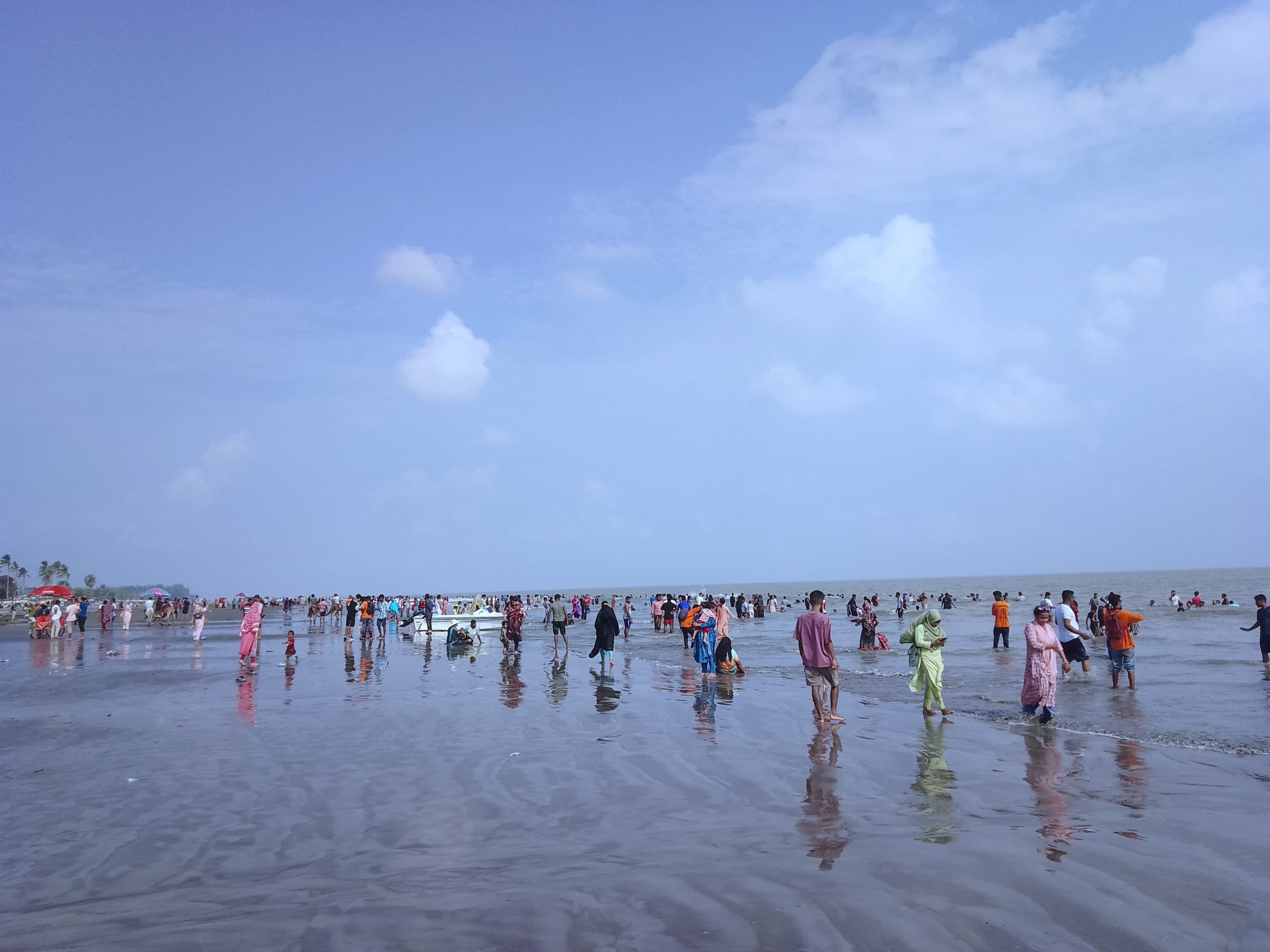 ঈদে কুয়াকাটায় পর্যটকদের ঢল