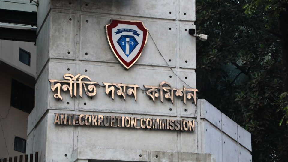 সামরিক বাহিনীর সাবেক ১০ শীর্ষ কর্মকর্তা