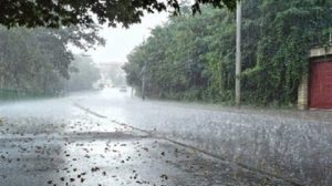 সারা দেশে বজ্রসহ বৃষ্টির সম্ভাবনা কোথাও ভারি বর্ষণ তাপমাত্রা থাকবে প্রায় অপরিবর্তিত
