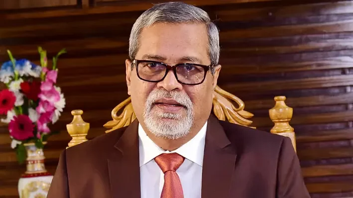 সাবেক প্রধান নির্বাচন কমিশনার এ কে এম নুরুল হুদা — ফাইল ছবি উত্তরায় জনতার হাতে আটক সাবেক সিইসি নুরুল হুদা, পরে পুলিশের হেফাজতে হস্তান্তর