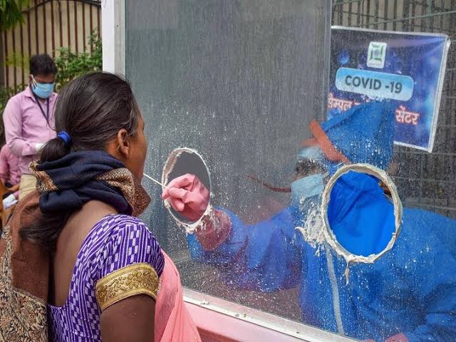 করোনা সংক্রমণ বাড়ছে , ঈদের ভিড়ে নতুন আতঙ্ক
