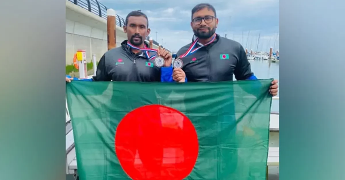 ৩৭ বছর পর ইংলিশ চ্যানেল পাড়ি দিলেন দুই বাংলাদেশি সাঁতারু