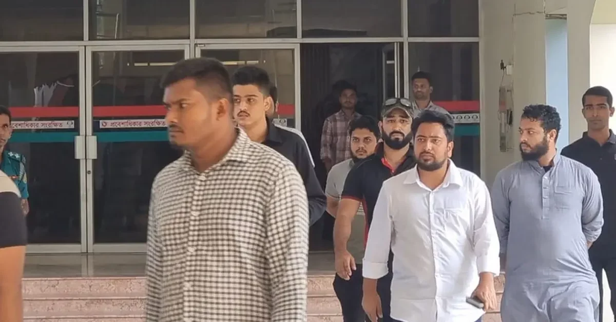ছাত্রলীগের হা’মলার পর খুলনা ছাড়লেন এনসিপি নেতারা