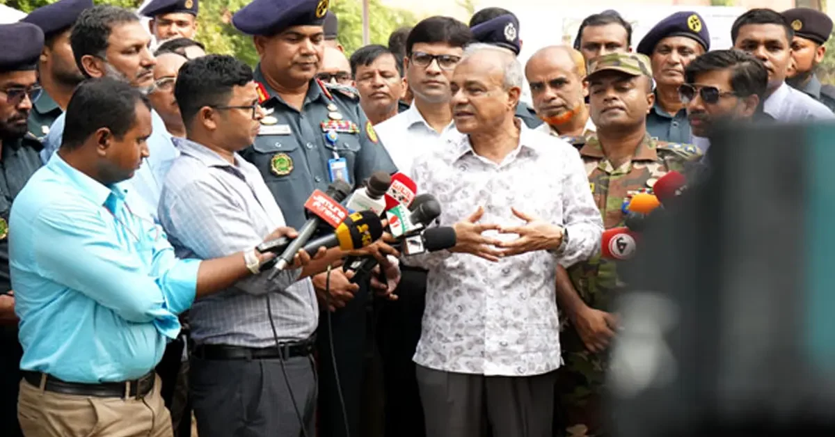 ভারতে থাকা বাংলাদেশিদের গ্রহণ করা হবে রোহিঙ্গাদের নয়: স্বরাষ্ট্র উপদেষ্টা