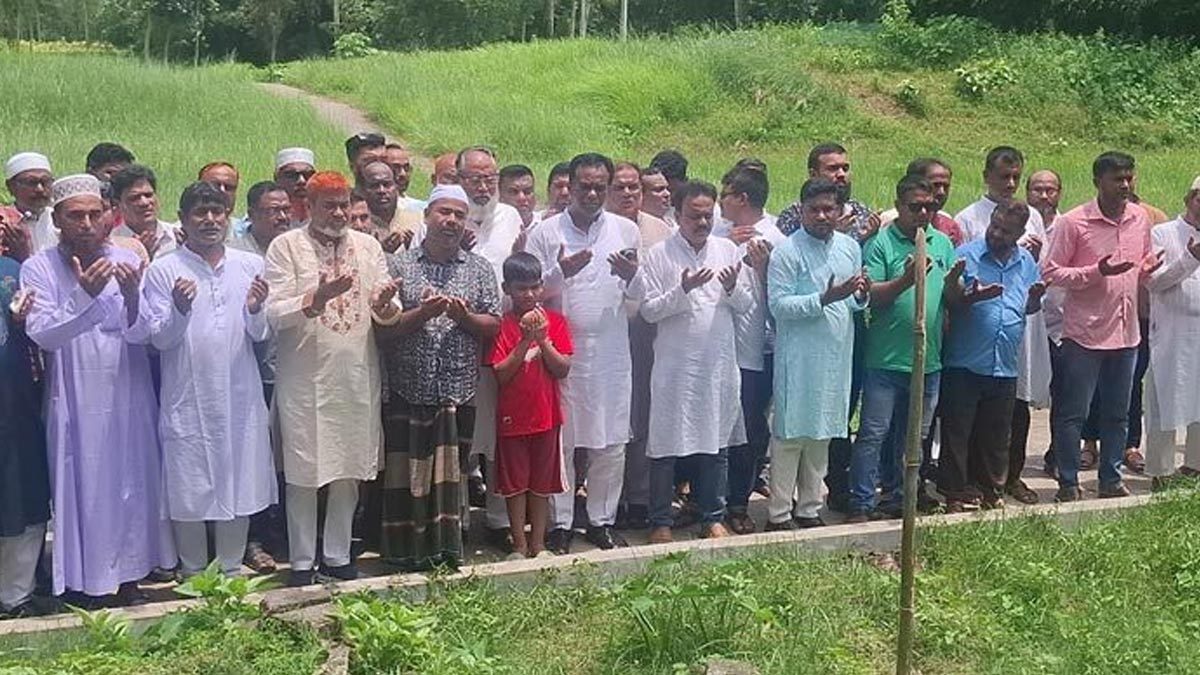 উত্তরার মাইলস্টোন স্কুল অ্যান্ড কলেজে বিমান দুর্ঘটনায় নিহত টাঙ্গাইলের দুই শিক্ষার্থীর পরিবারের প্রতি সমবেদনা জানাতে তাদের বাড়িতে গিয়েছেন বিএনপি নেতাকর্মীরা। মাইলস্টোন দুর্ঘটনায় নিহত শিক্ষার্থীদের বাড়িতে বিএনপি নেতাদের সমবেদনা
