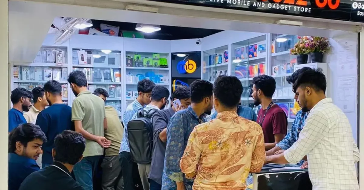 মোবাইল বাজ বিডিতে নিয়মিত ভীড় শুক্রবার ও মঙ্গলবারে প্রযুক্তিপণ্যে বাড়তি আগ্রহ!