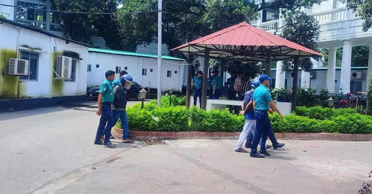 সাবেক মন্ত্রী-এমপি-পুলিশ কর্মকর্তাসহ ৩৯ আসামি ট্রাইব্যুনালে হাজির