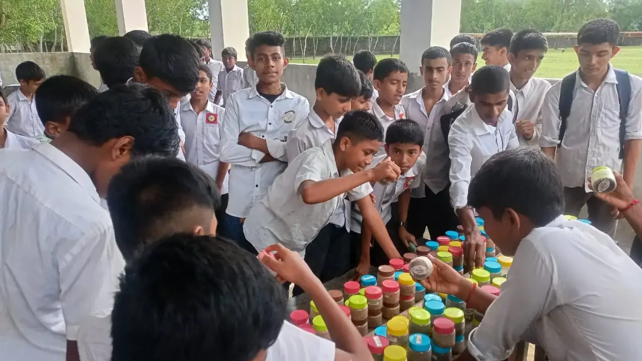 ছবি- শ্যামনগরে ত্রিপানি বিদ্যাপীঠে বীজবৈচিত্র্য মেলা। বীজ বৈচিত্র্য ও নতুন প্রজন্মের সেতুবন্ধনে গ্রামীণ বীজ মেলা অনুষ্ঠিত